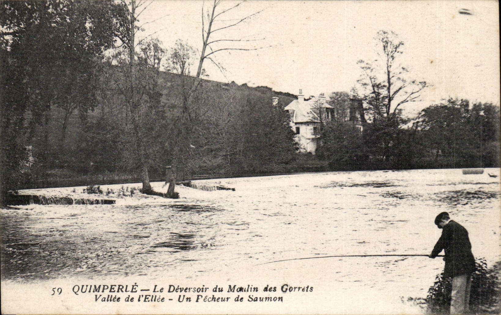 Quimperle CPA Le deversoir du moulin des Gorrets Vallee de l'Ellee Un pecheur de saumon (salmon)