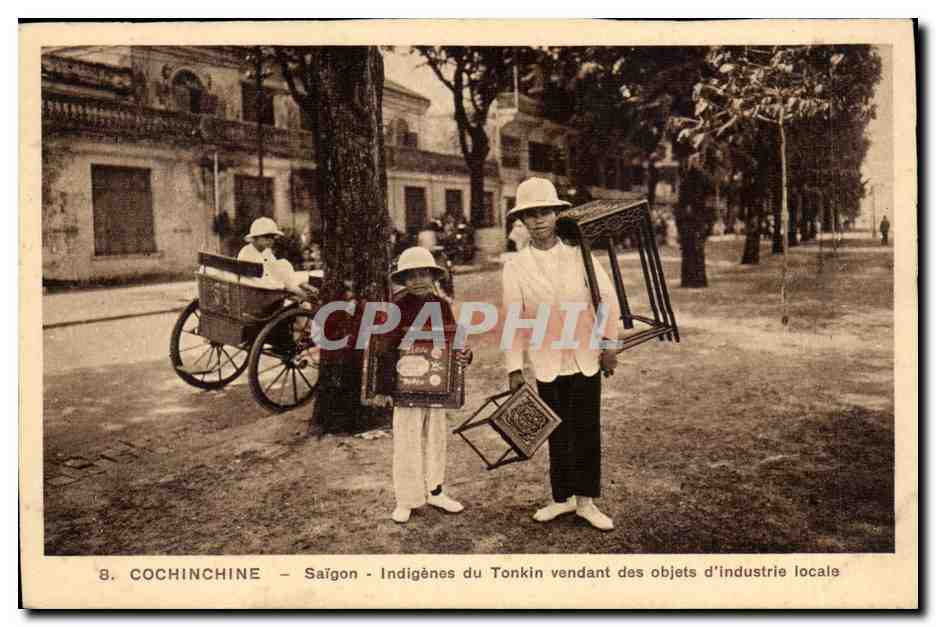 CPA Cochinchine Indochine Saigon Vietnam Indigenes du Tonkin vendant des objets d'industrie locale
