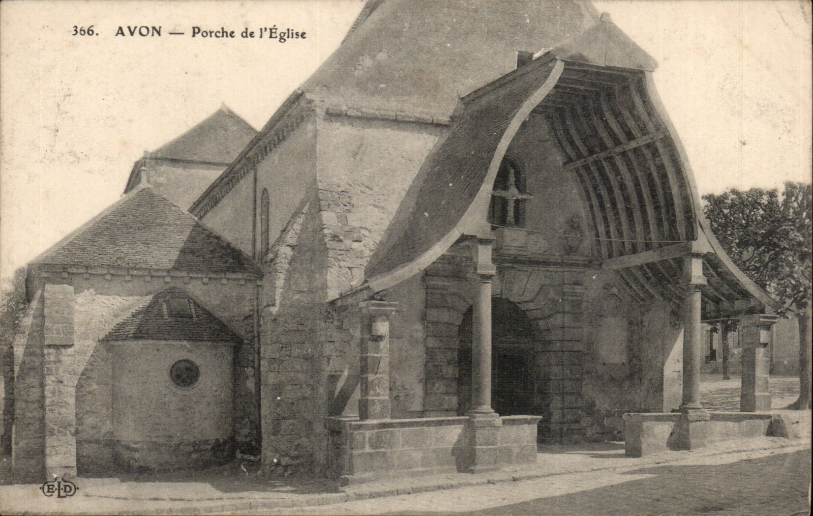 Avon - Porche de l'Eglise - CPA 