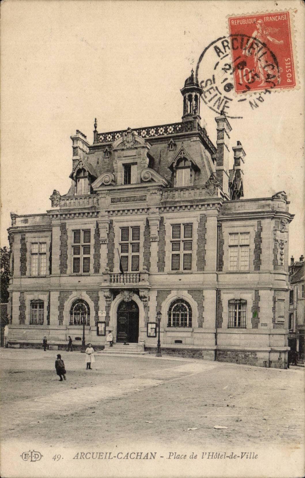 Arcueil Cachan - Place de l'Hotel de Ville - CPA 