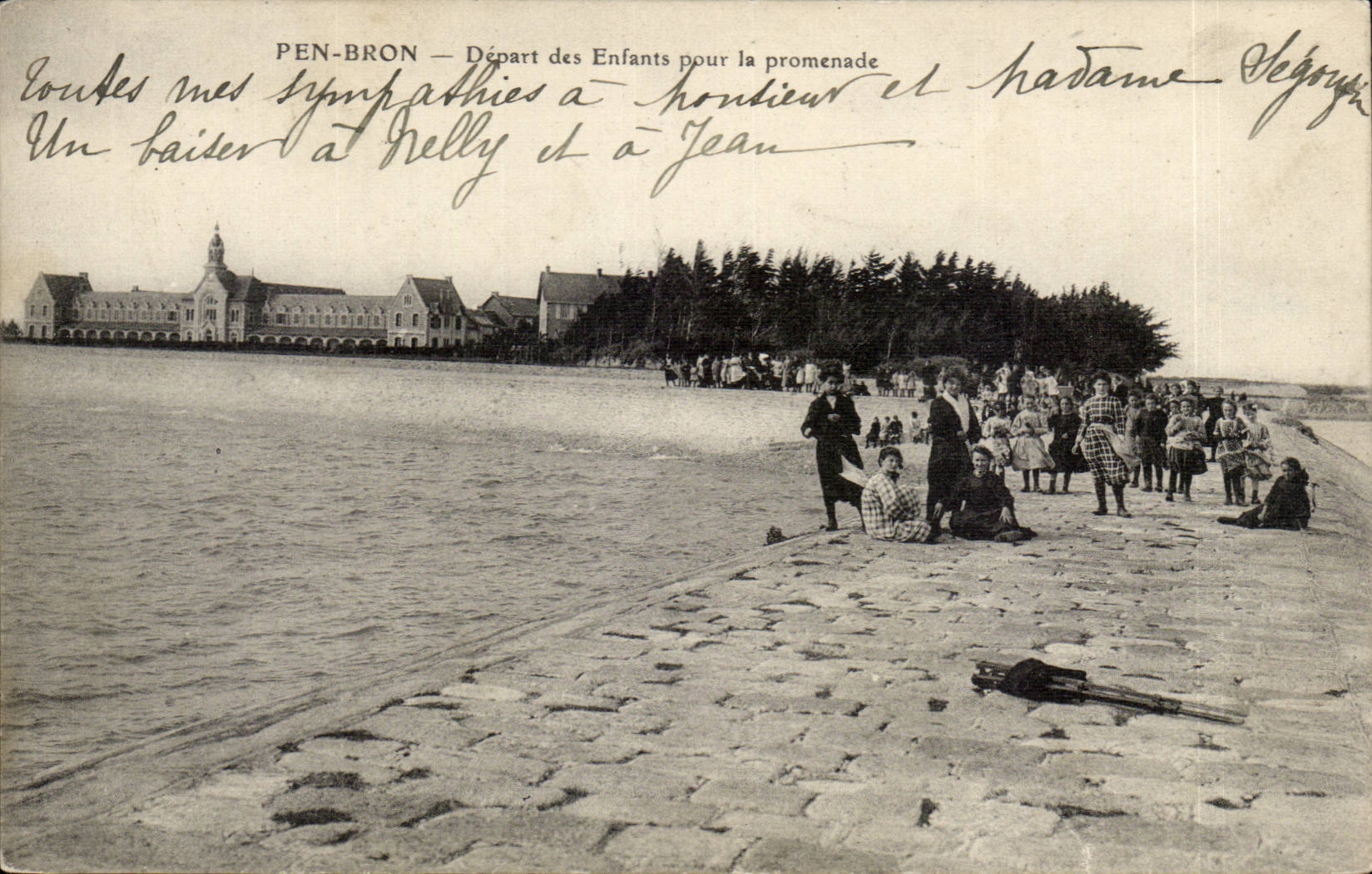 La Turballe - Pen - Bron - Depart des Enfants pour la promenade - CPA 
