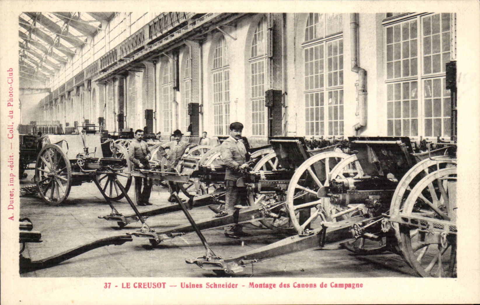 LE CREUSOT — Usines Schneider — Montage des Canons de Campagne