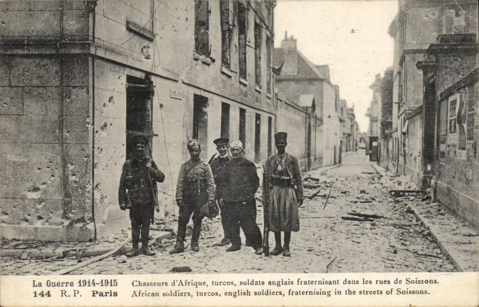 Chasseurs d'Afrique, turcos, soldats anglais fraternelisant — La Guerre 1914-1915 — 144 R.P. Paris