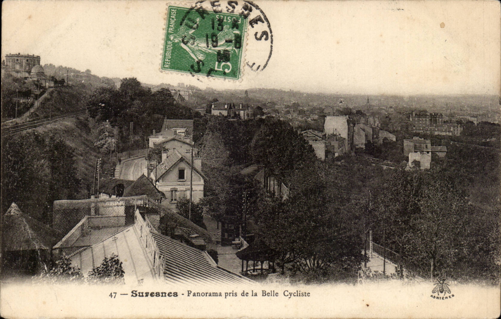 Suresnes CPA Panorama pris de la belle cycliste