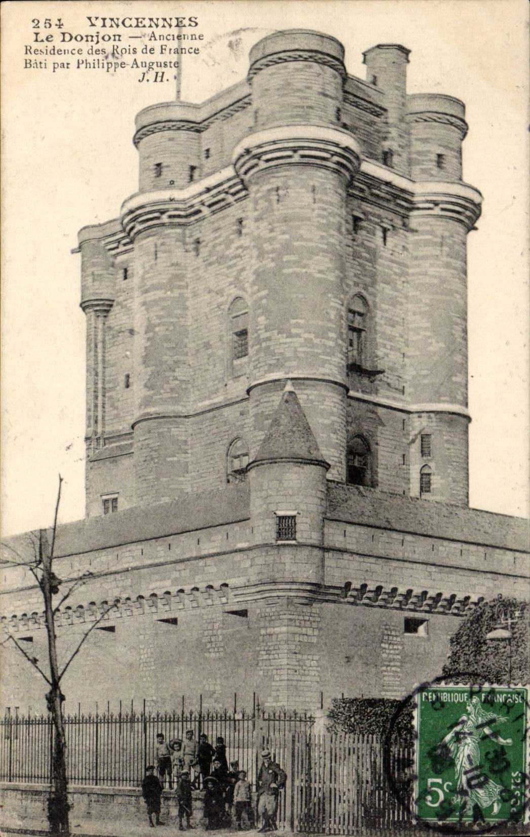 Vincennes — Le Donjon — Ancienne résidence des Rois de France — J.H. — n° 254