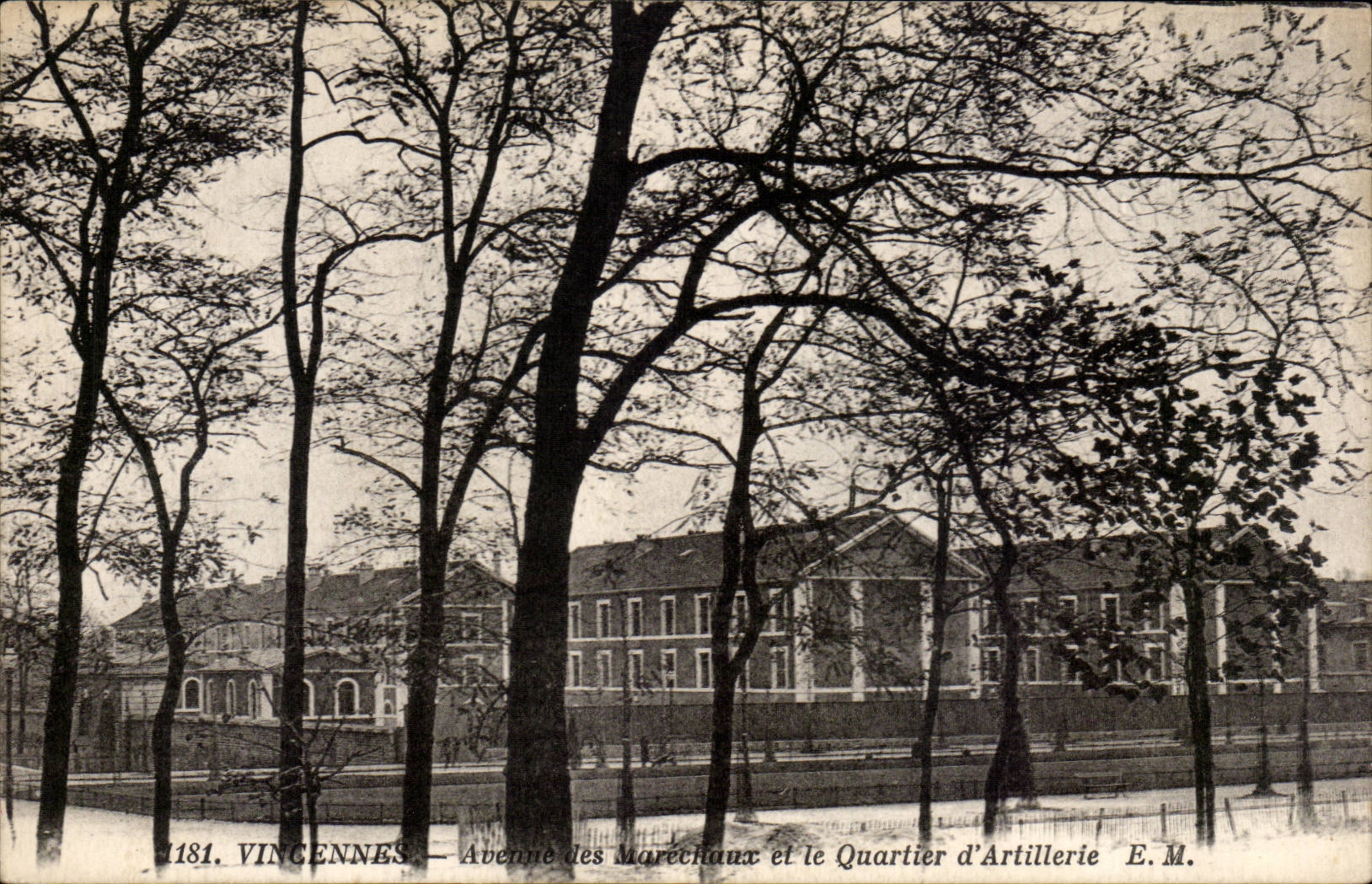 Vincennes CPA Avenue des Marechaux et le quartier d'artillerie