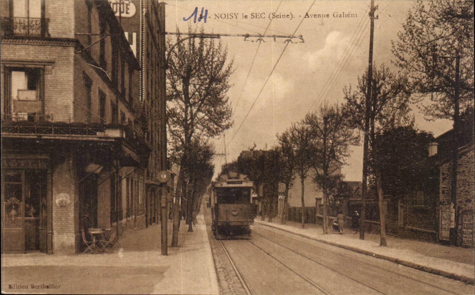 Noisy le Sec CPA Avenue Gallieni (tramway)