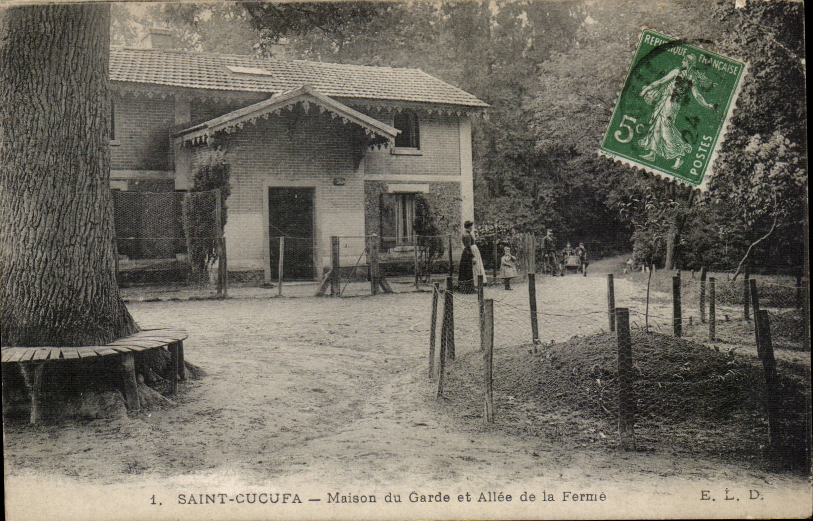 Saint Cucufa CPA Maison du garde et allee de la ferme