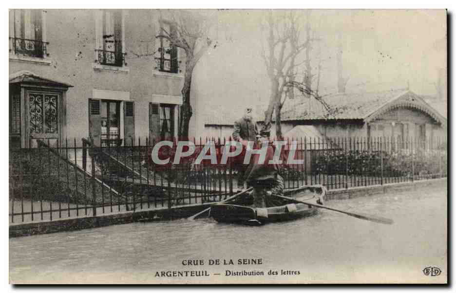 Argenteuil CPA Distribution des lettres Crue de la Seine (postier)