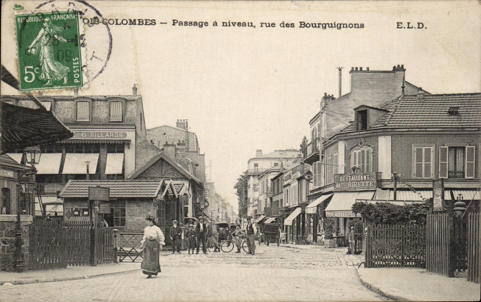 Bois Colombes CPA Passage a niveau Rue des Bourguignons
