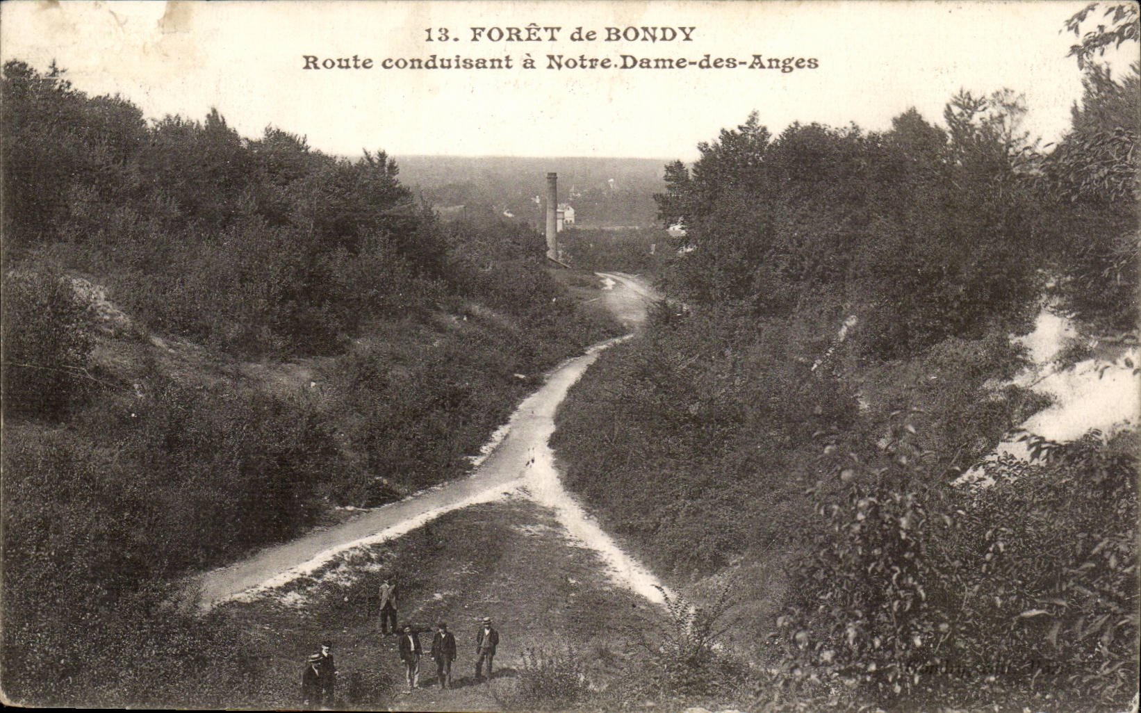 Bondy CPA Foret Route conduisant a Notre Dame des Anges