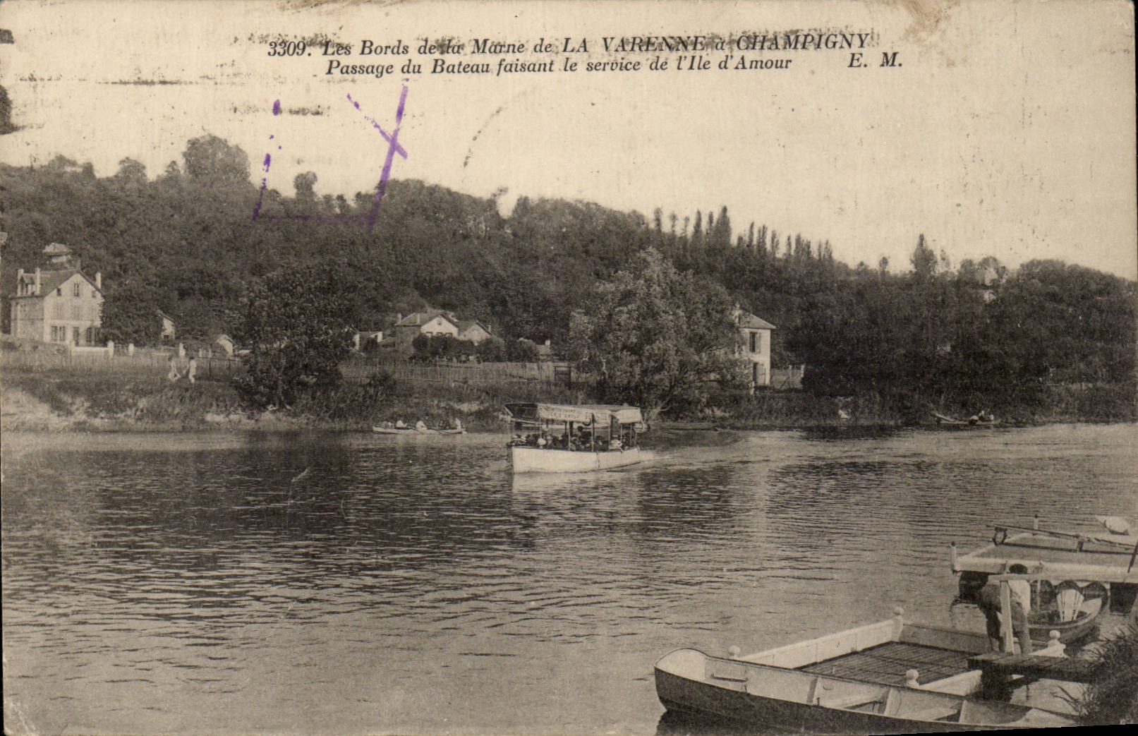 La VArenne Chennevieres CPA Les bords de Marne Passage du bateau faisant le service de l'ile d'amour