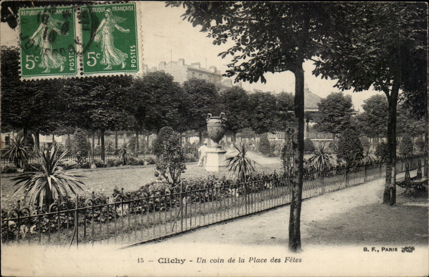 Clichy CPA Un coin de la place des fetes