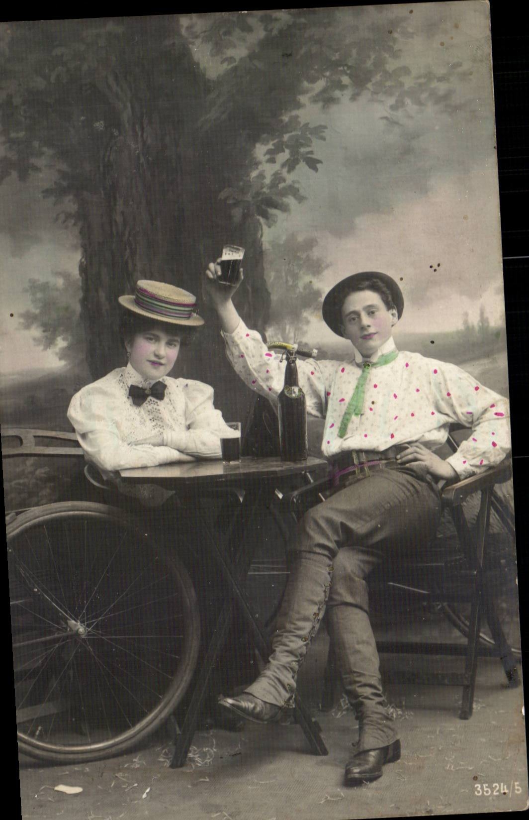 Jeunes amoureux buvant à la santé — studio — éditeur anonyme, n° 3524/5
