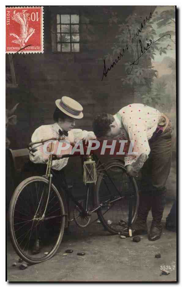 Deux enfants avec une bicyclette — Anciens Juniors, n°3524/2