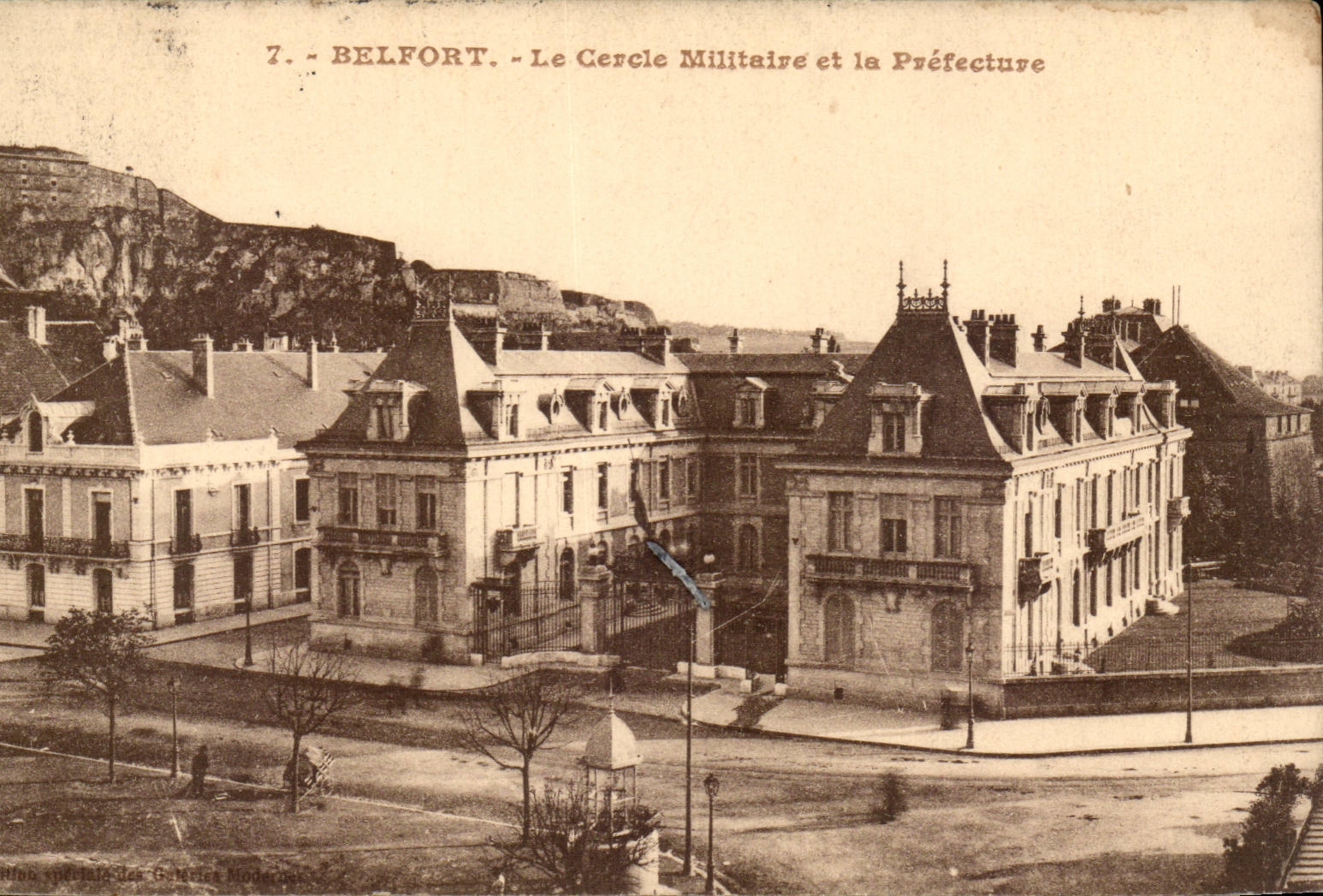 Belfort CPA Le cercle militaire et la prefecture