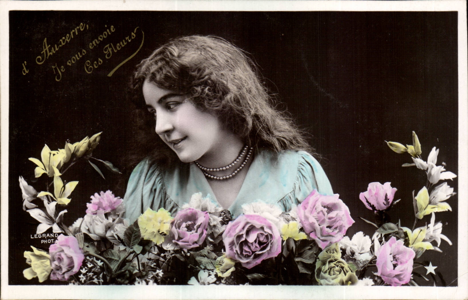 CPA Fantaisie Enfant Fille d'Auxerre Je vous envoie ces fleurs