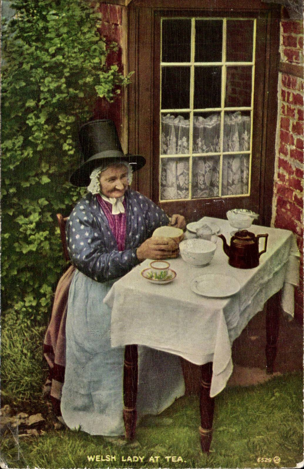 Grande Bretagne Great BRitain CPA Welsh lady at tea (galloise au the)