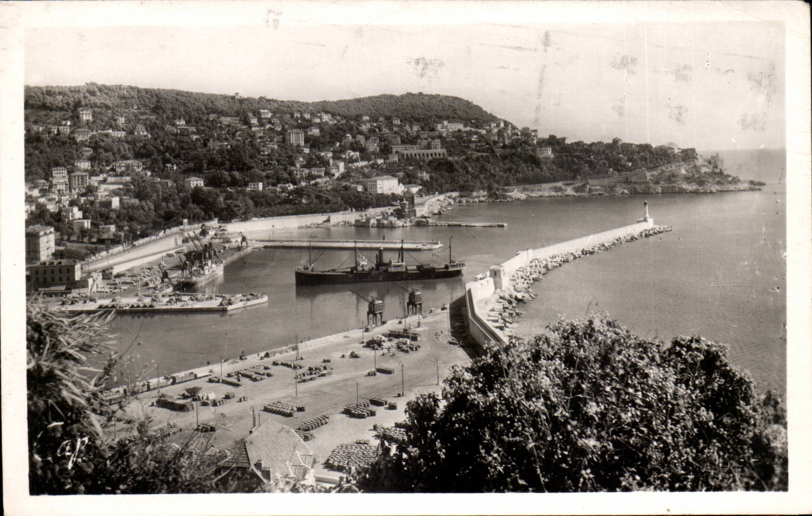 Nice CPA L'entree du port et le Mont Boron