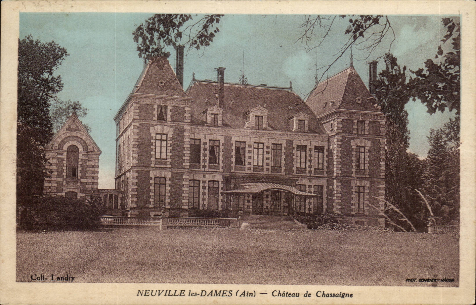 Neuville les DAmes CPA Chateau de Chassaigne
