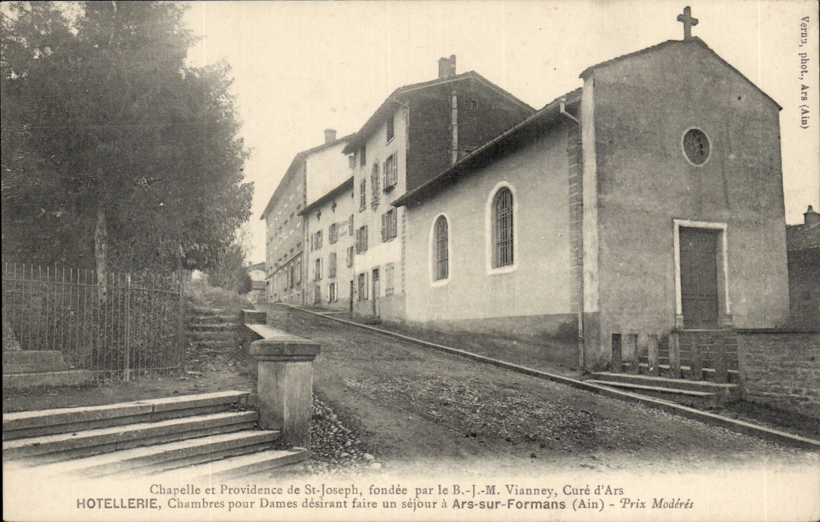 CPA Chapelle et providence St Joseph fondee par J M Vianney Cure d'ars Hotellerie Ars sur Formans