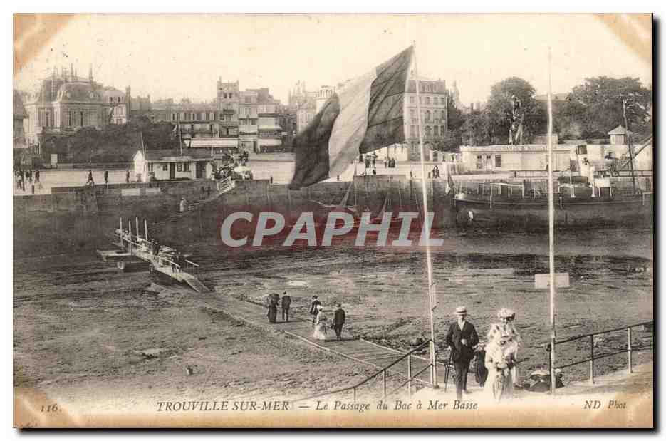 Trouville-sur-Mer — Le Passage du Bac à Mer Basse — ND Phot