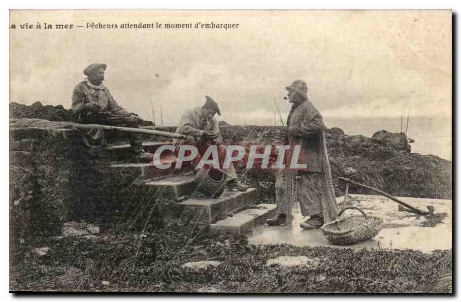 La vie a la mer CPA Pecheurs attendant le moment d'embarquer (peche)