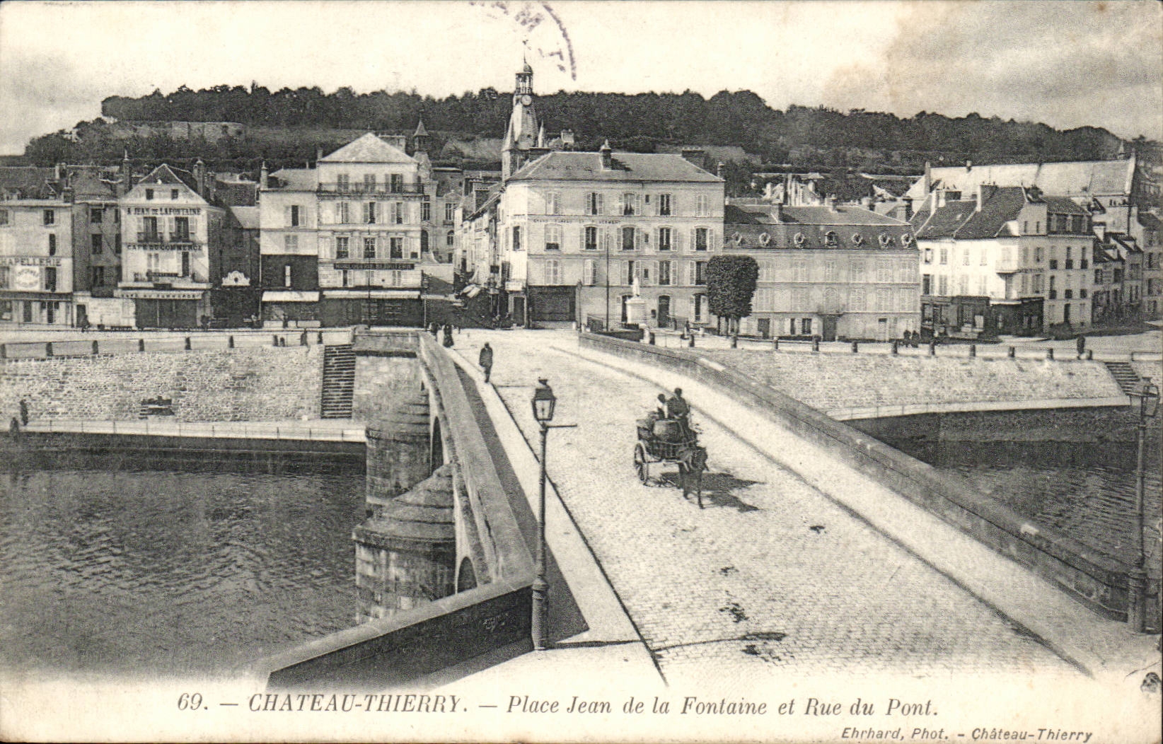 Chateau Thierry CPA Place Jean de la Fontaine et rue du pont