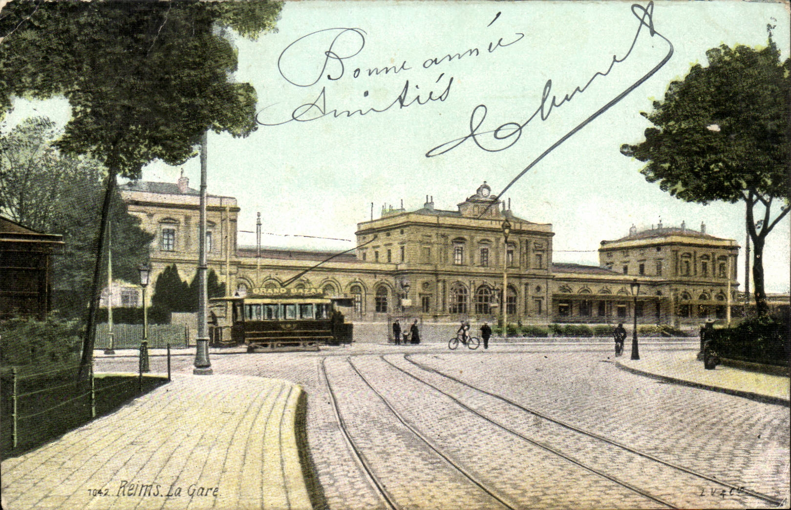 Reims. La Gare — vue de la gare avec tramway — éditeur L.V. & Co. n° 1042