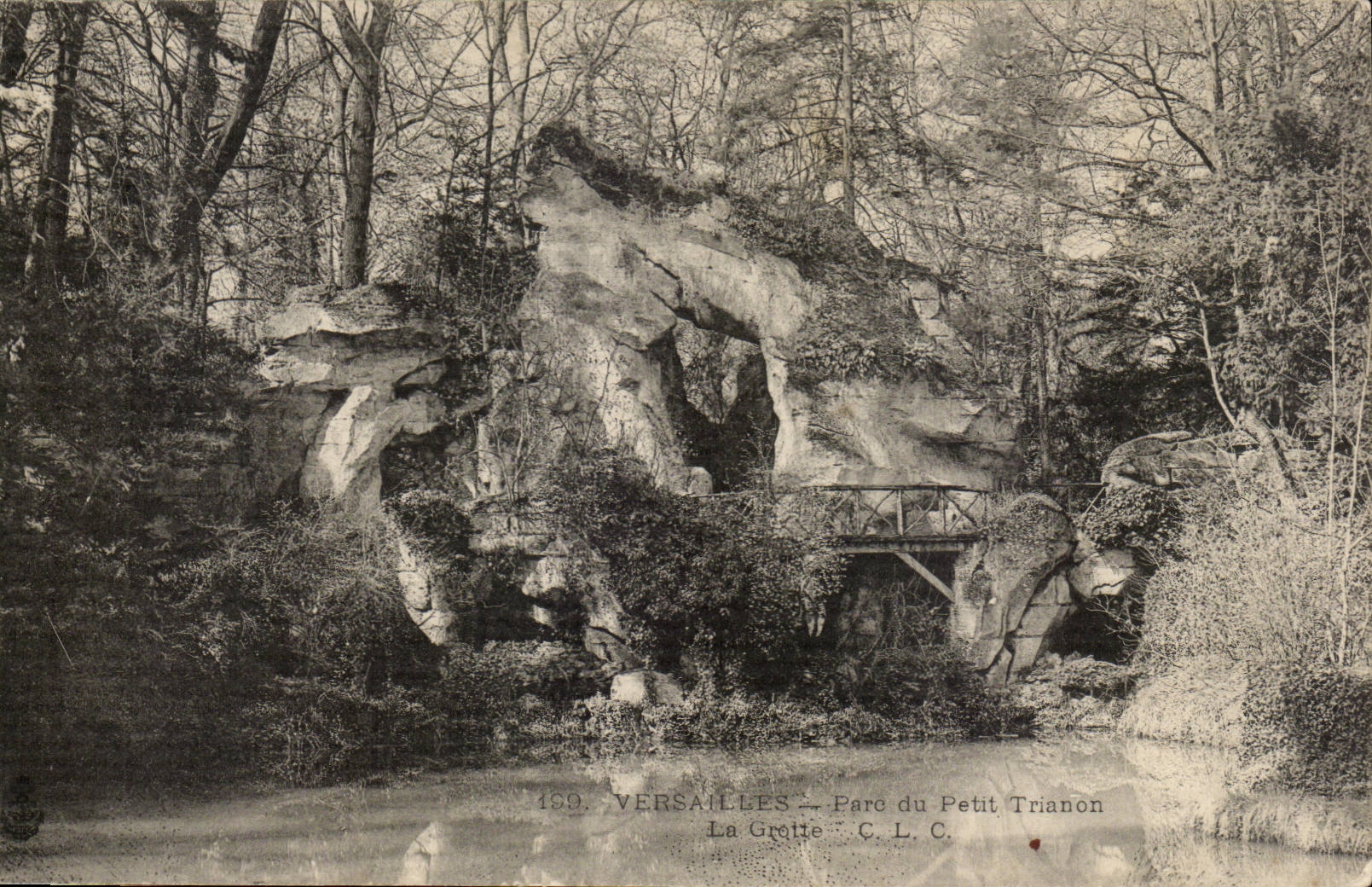 Versailles CPA PArc du petit TRianon La grotte