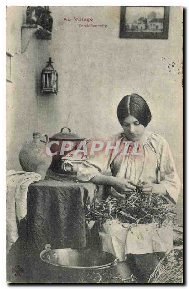 Femme au village — Cendrillonnette — CPAPHIL