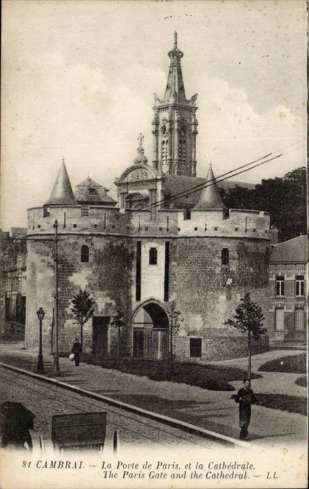 Cambrai - La Porte de Paris et la Cathedrale - CPA 