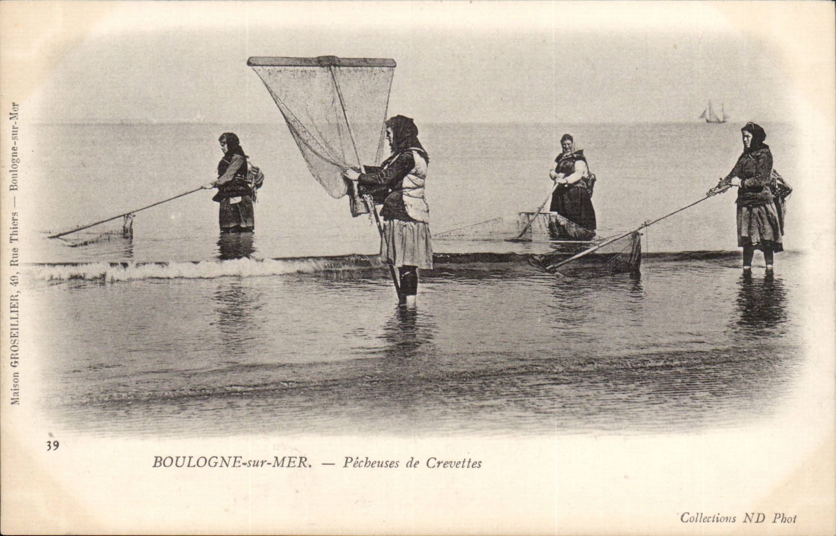 Boulogne-sur-Mer — Pêcheuses de crevettes — Maison Groseillien, 49, Rue Thiers