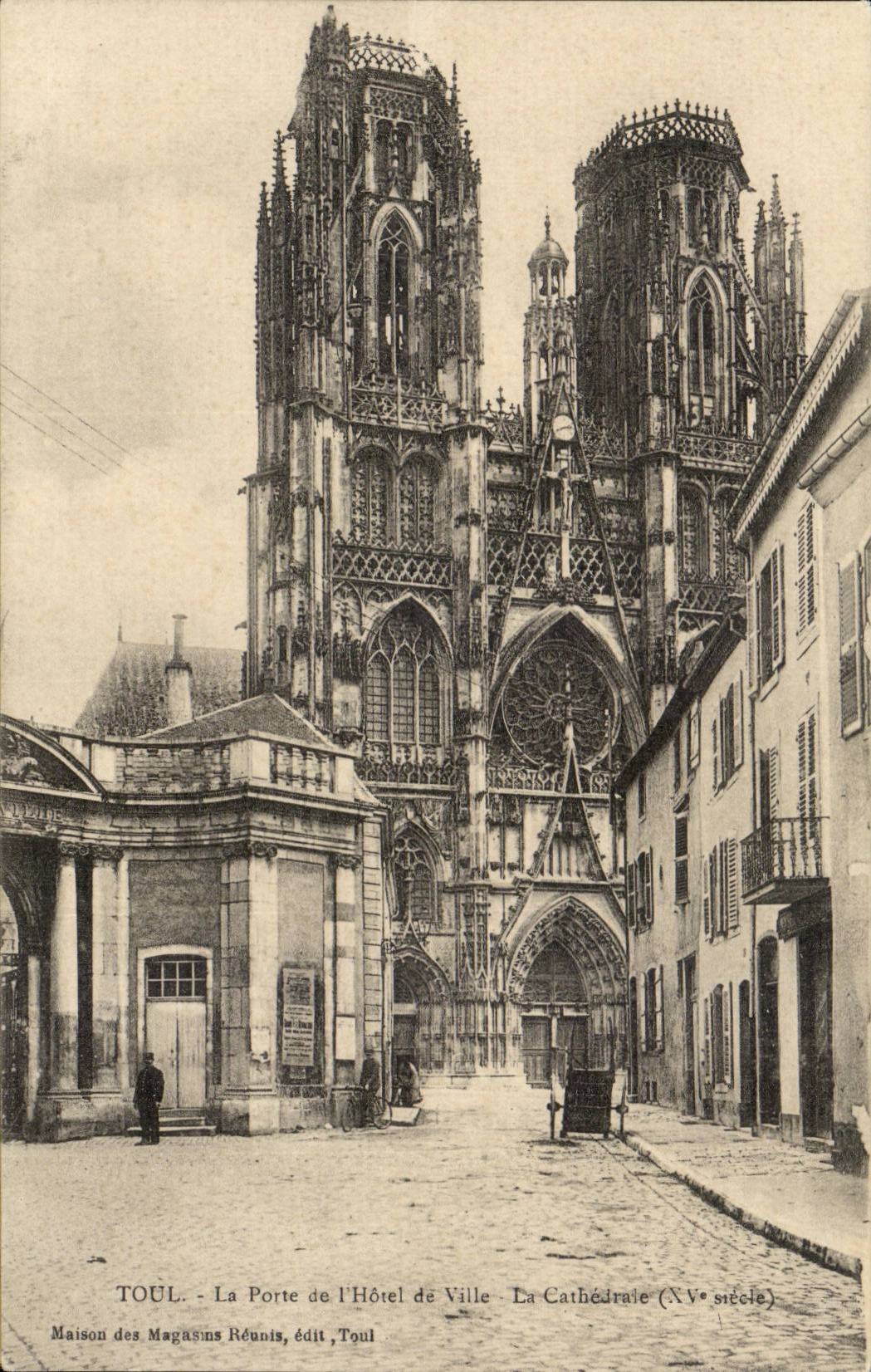 Toul - La Porte de l'Hôtel de Ville - La Cathédrale (XVe siècle) — Maison des Magasins Réunis, édit. Toul