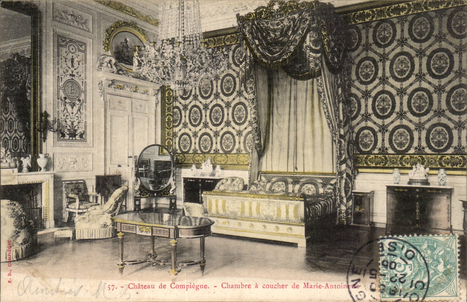 CPA Chateau de Compiegne Chambre a coucher de marie Antoinette