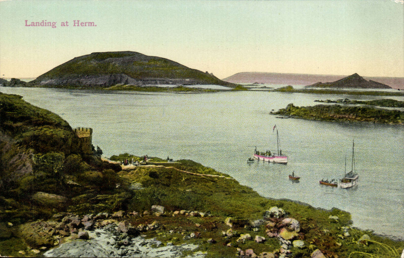 Landing at Herm — vue du port avec bateaux — British Production