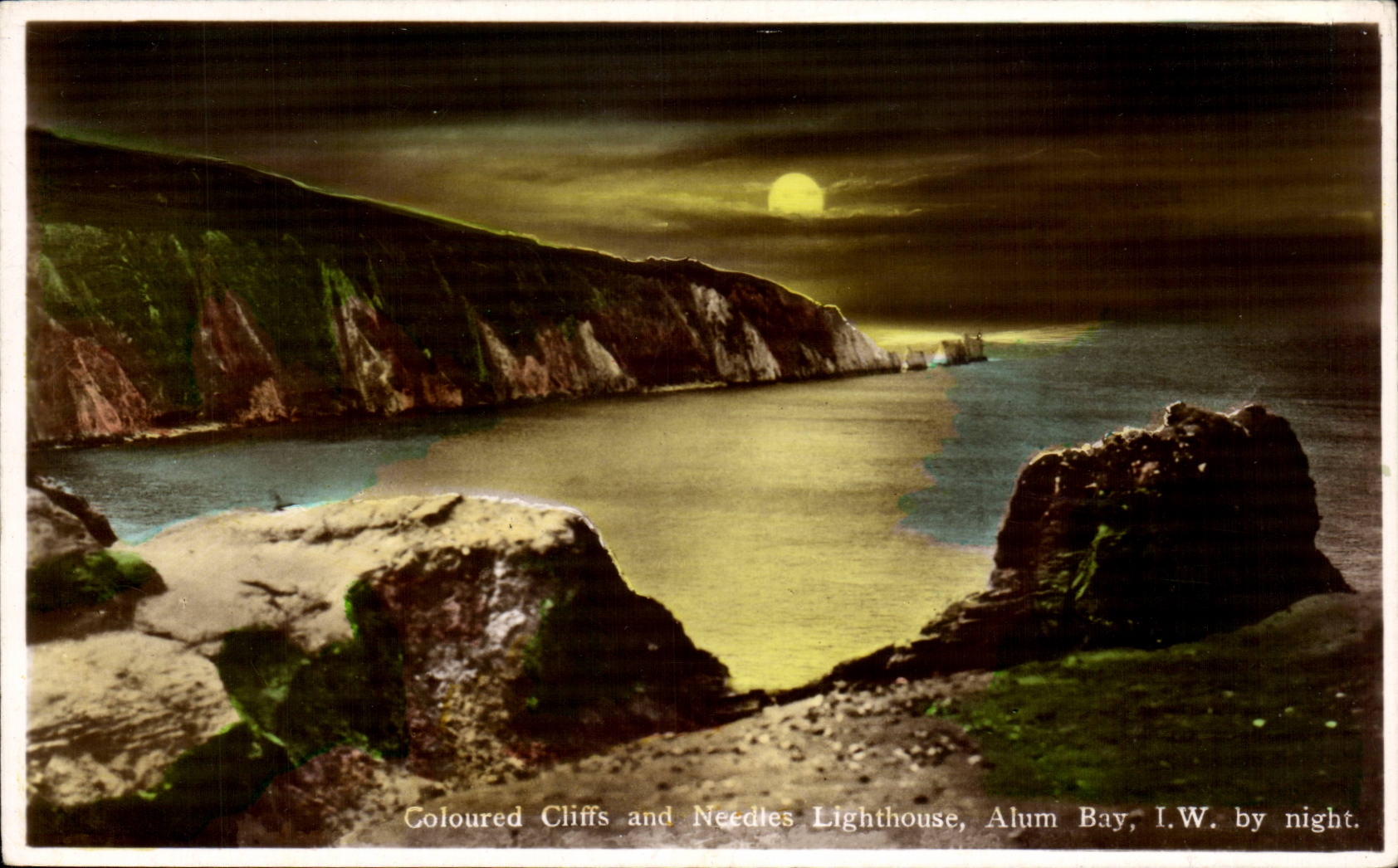 Grande Bretagne Great Britain CPA Coloured cliffs and needles lighthouse Alum Bay Isle of Wight by night