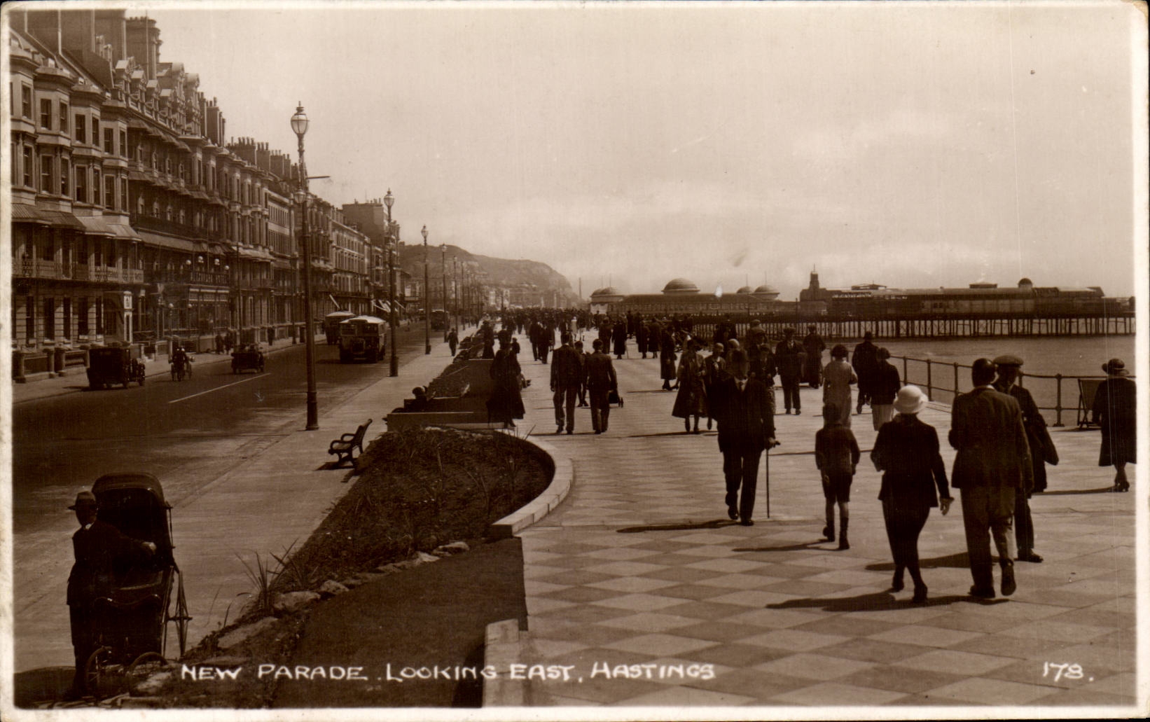 New Parade. Looking East, Hastings — The Romney Series — n° 178