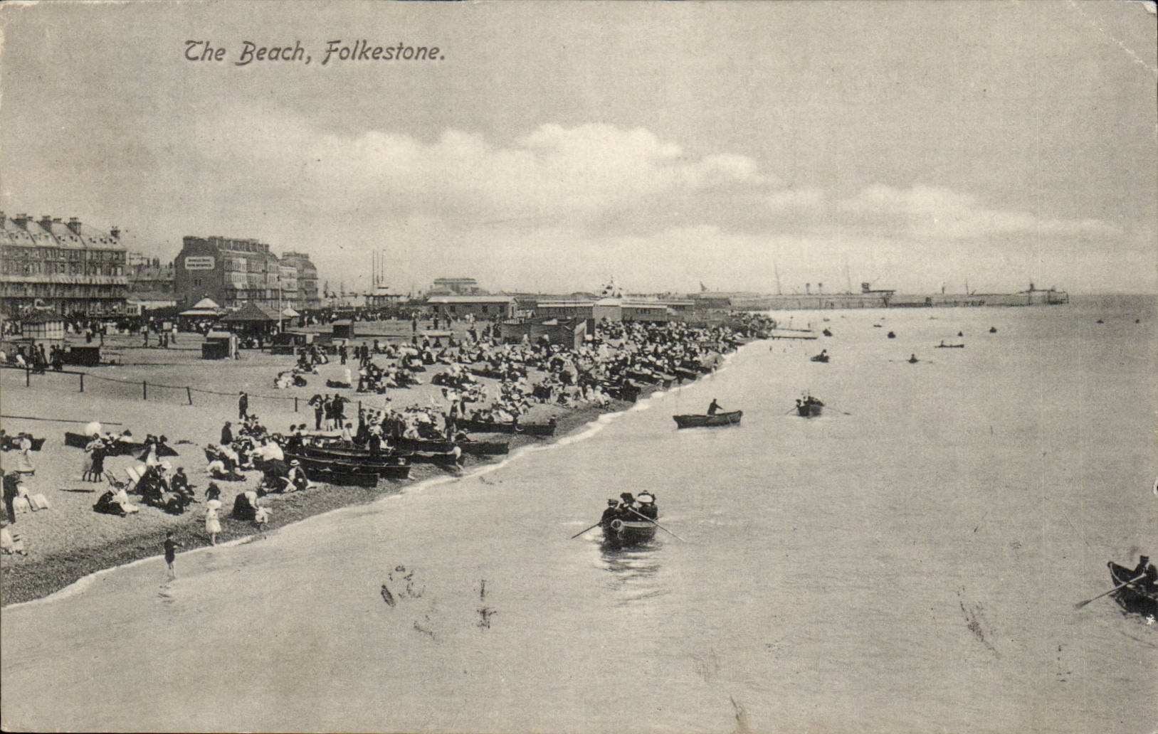 Grande Bretagne Great Britain CPA The beach Folkestone
