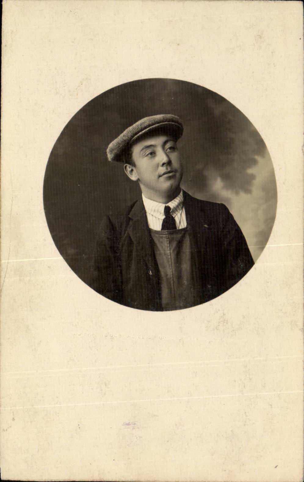 CARTE PHOTO Homme dest Jacques Vandenkoeck rue Loveling Anvers depot de Remonte (armee belge) 4eme escadron St Tricat