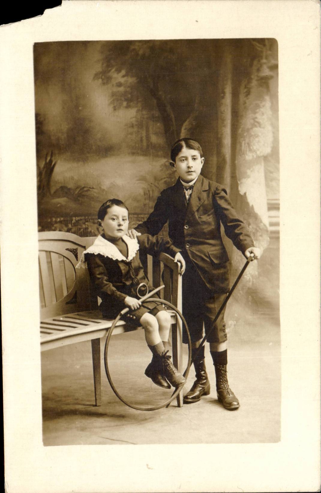 CARTE PHOTO Enfants au cerceau