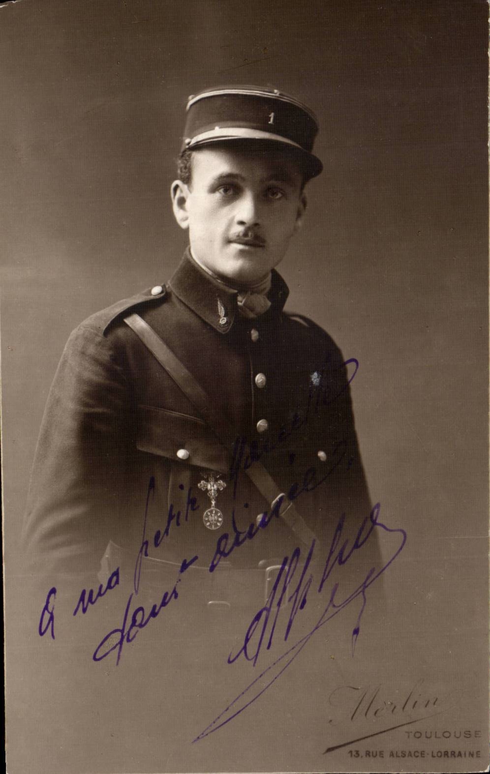 Soldat en uniforme — portrait militaire — studio Merlin, Toulouse