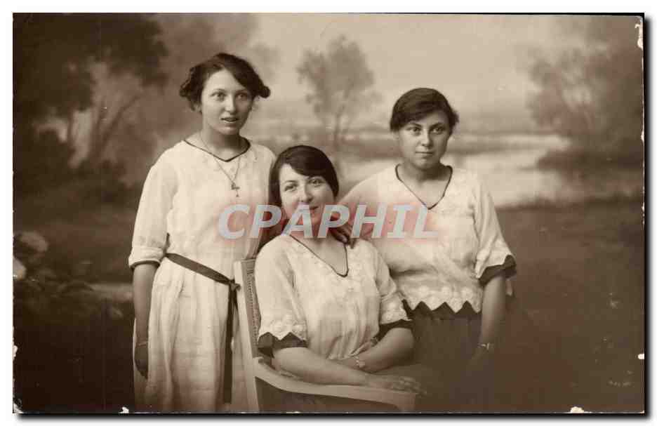 CARTE PHOTO Folklore Jeunes femmes