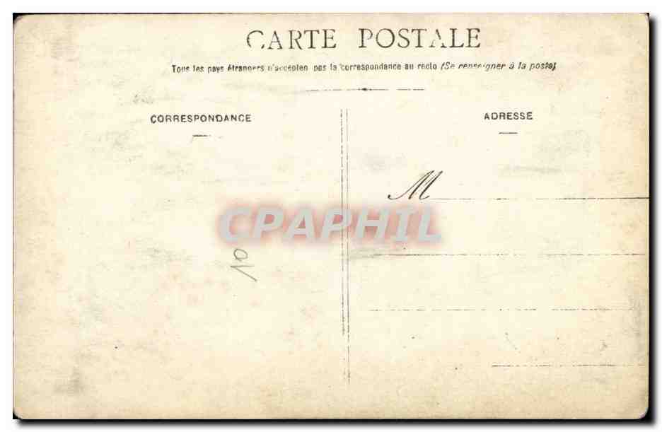 Deux soldats en uniforme — pose devant un mur — éditeur inconnu, n° de série non visible — Reverso
