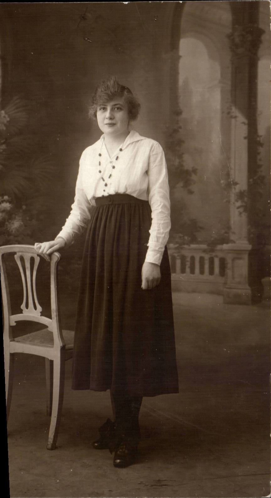 CARTE PHOTO Saint Ouen (93) Femme pour Madame Mariotte Avenue de la Republique Romainville en 1917