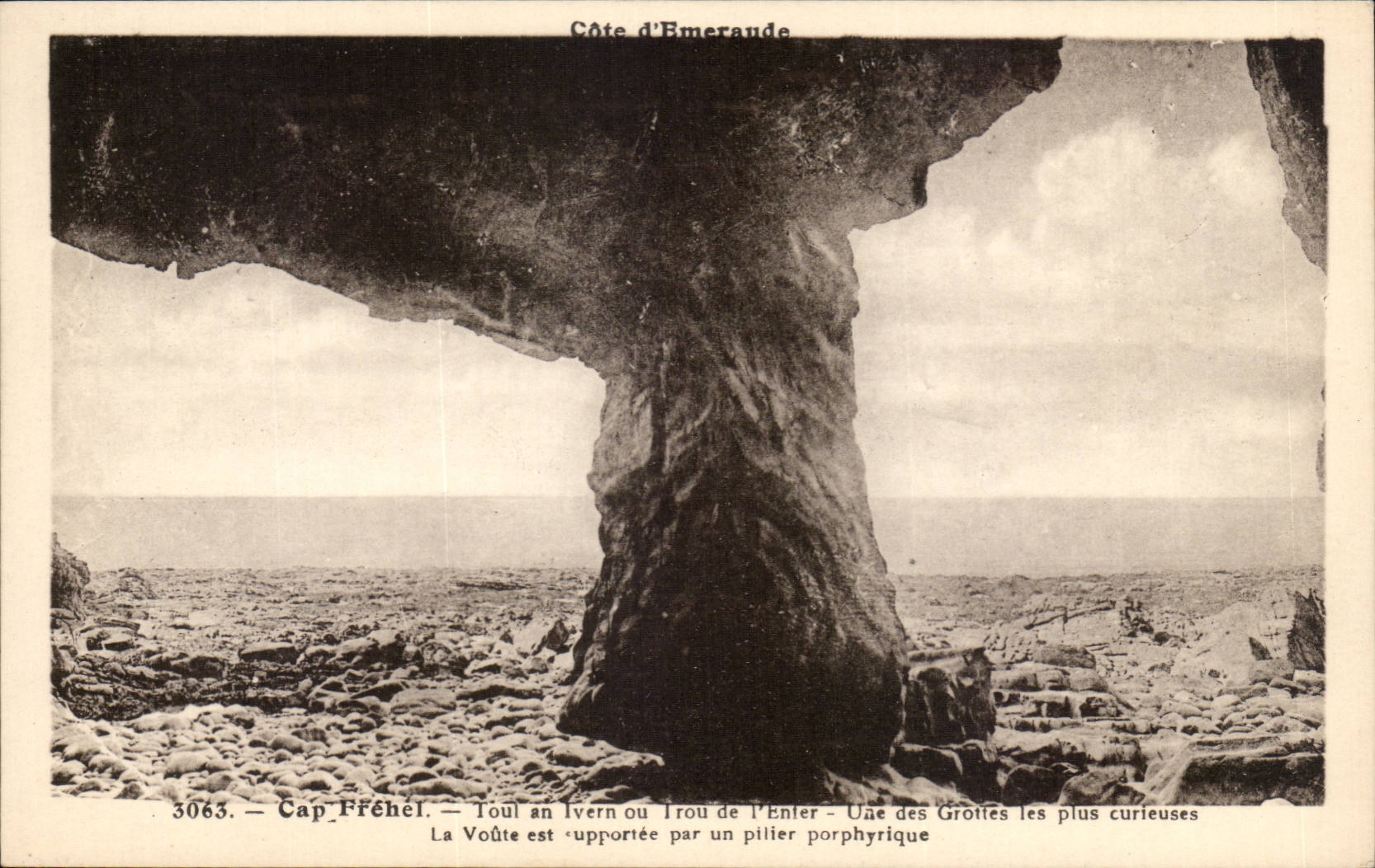Cap Fréhel — Trou de l'Enter — Une des grottes les plus curieuses — Laurent-Néretmes