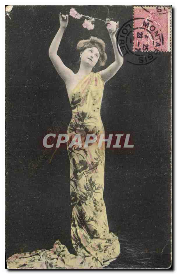Femme en robe fleurie tenant des fleurs — Montaigu & Loiret — éditeur non visible