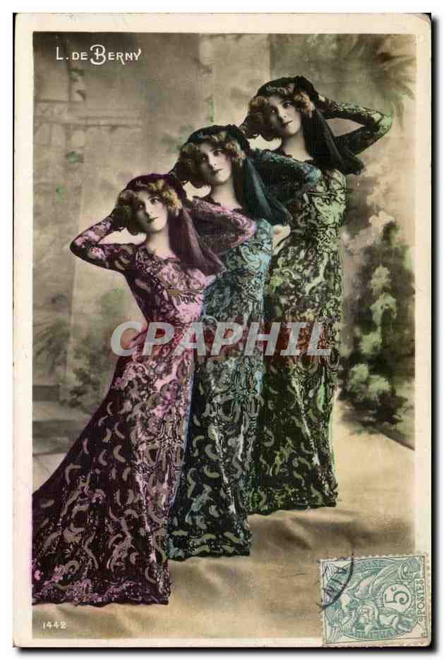 Trois femmes en robes élégantes — L. DE BERNY, n° 1442