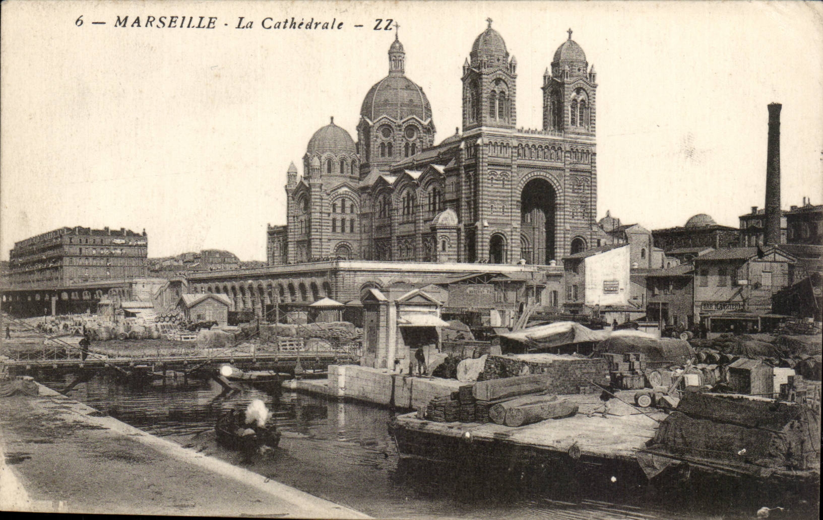 Marseille - La Cathédrale — vue du port — ZZ