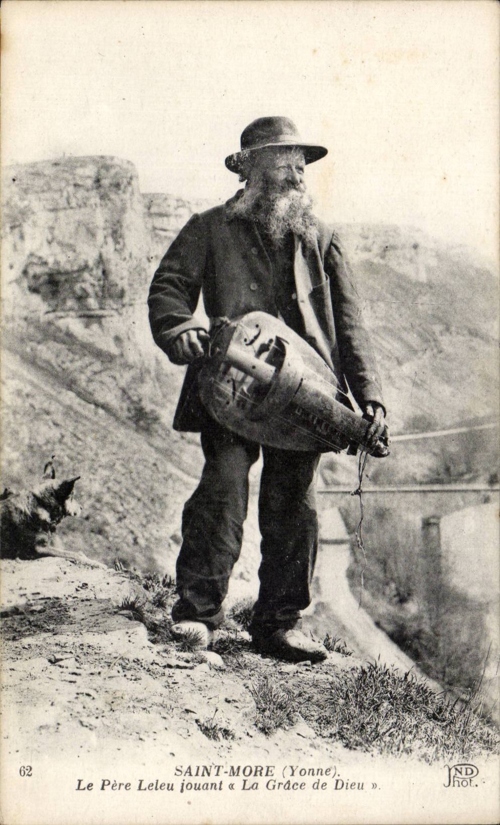 Saint-More (Yonne) — Le Père Leleu jouant « La Grâce de Dieu » — JND Phot.